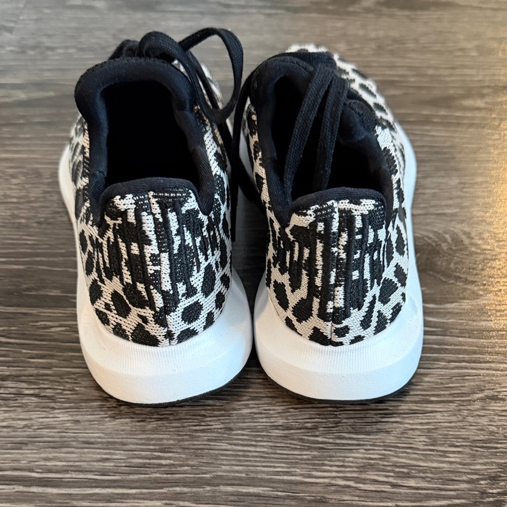 Adidas Cheetah Swift Tennis Shoes (NWOT) - Picture 4 of 6